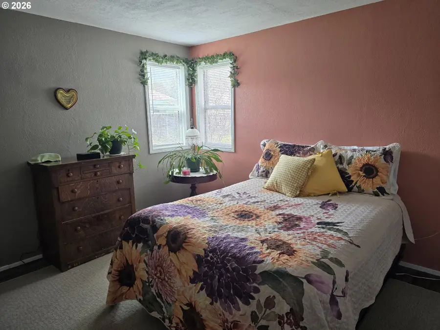 206 S Spruce St, Wallowa, OR 97885 - #3