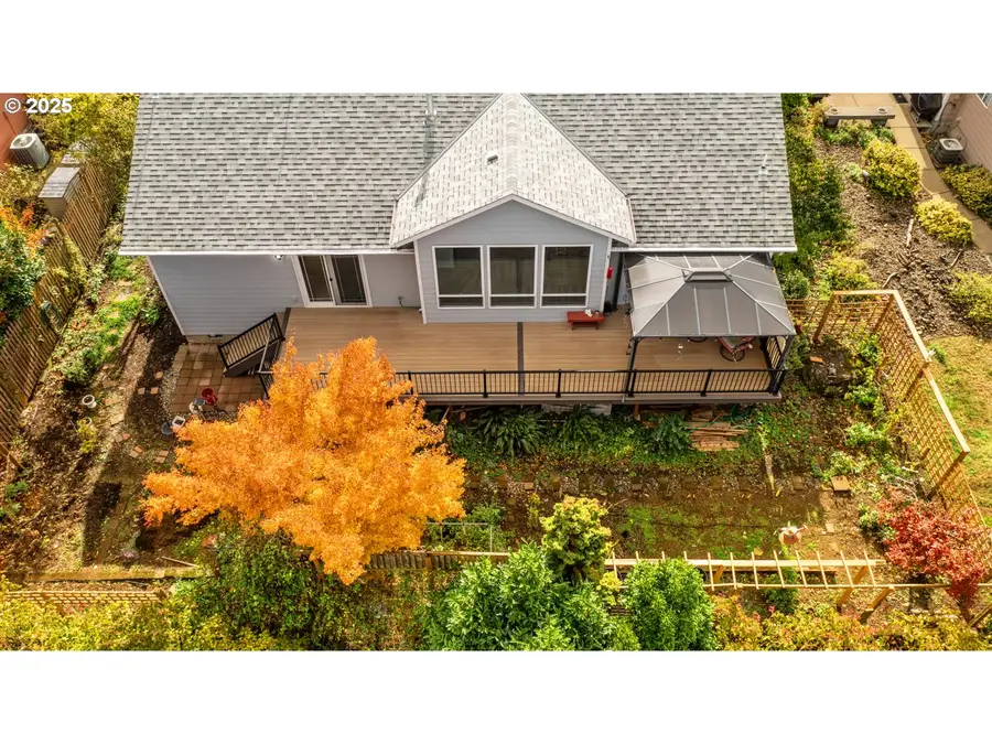 1409 Crestview Dr, Silverton, OR 97381 - #2