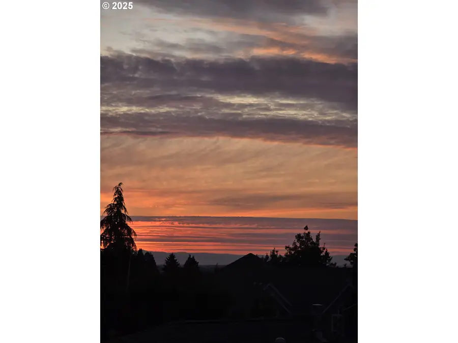 1409 Crestview Dr, Silverton, OR 97381 - #3