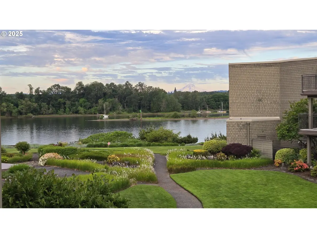 5624 S Riverside Ln, Portland, OR 97239 - #1