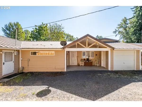 1054 N River Dr, SweetHome, OR 97386