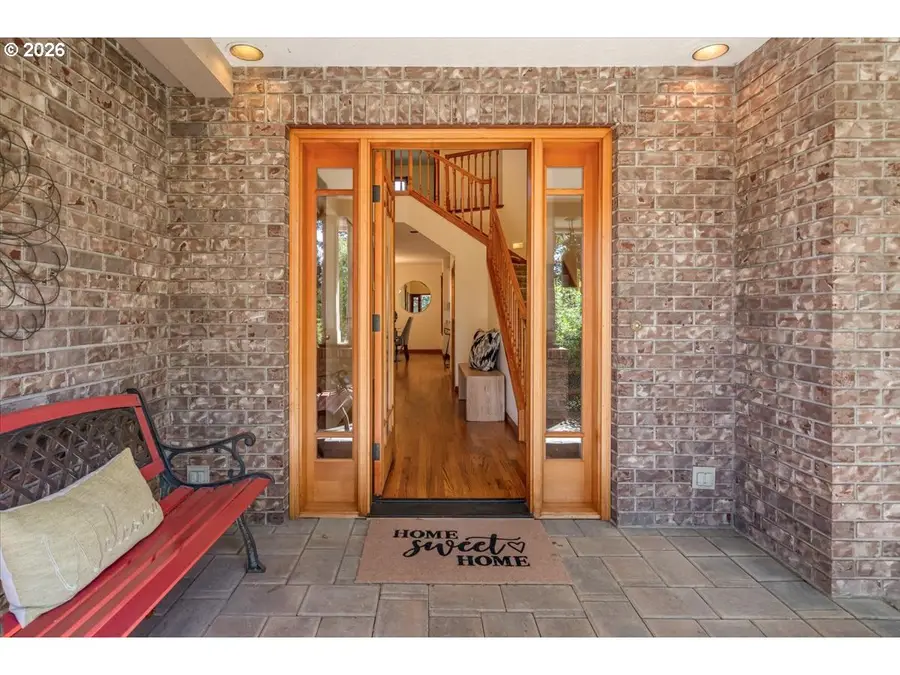 565 Shelokum Dr, Silverton, OR 97381 - #2