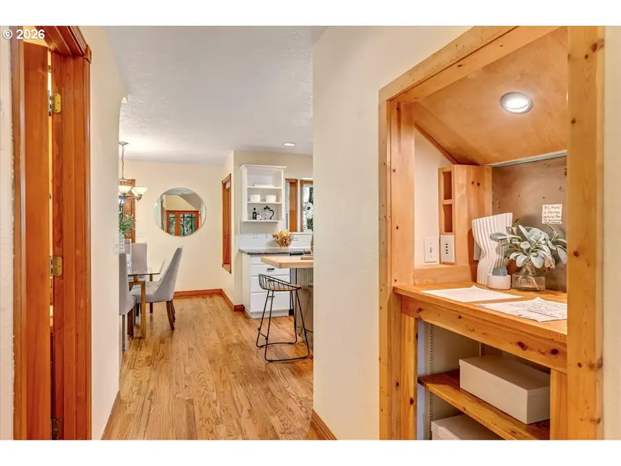 565 Shelokum Dr, Silverton, OR 97381 - #3