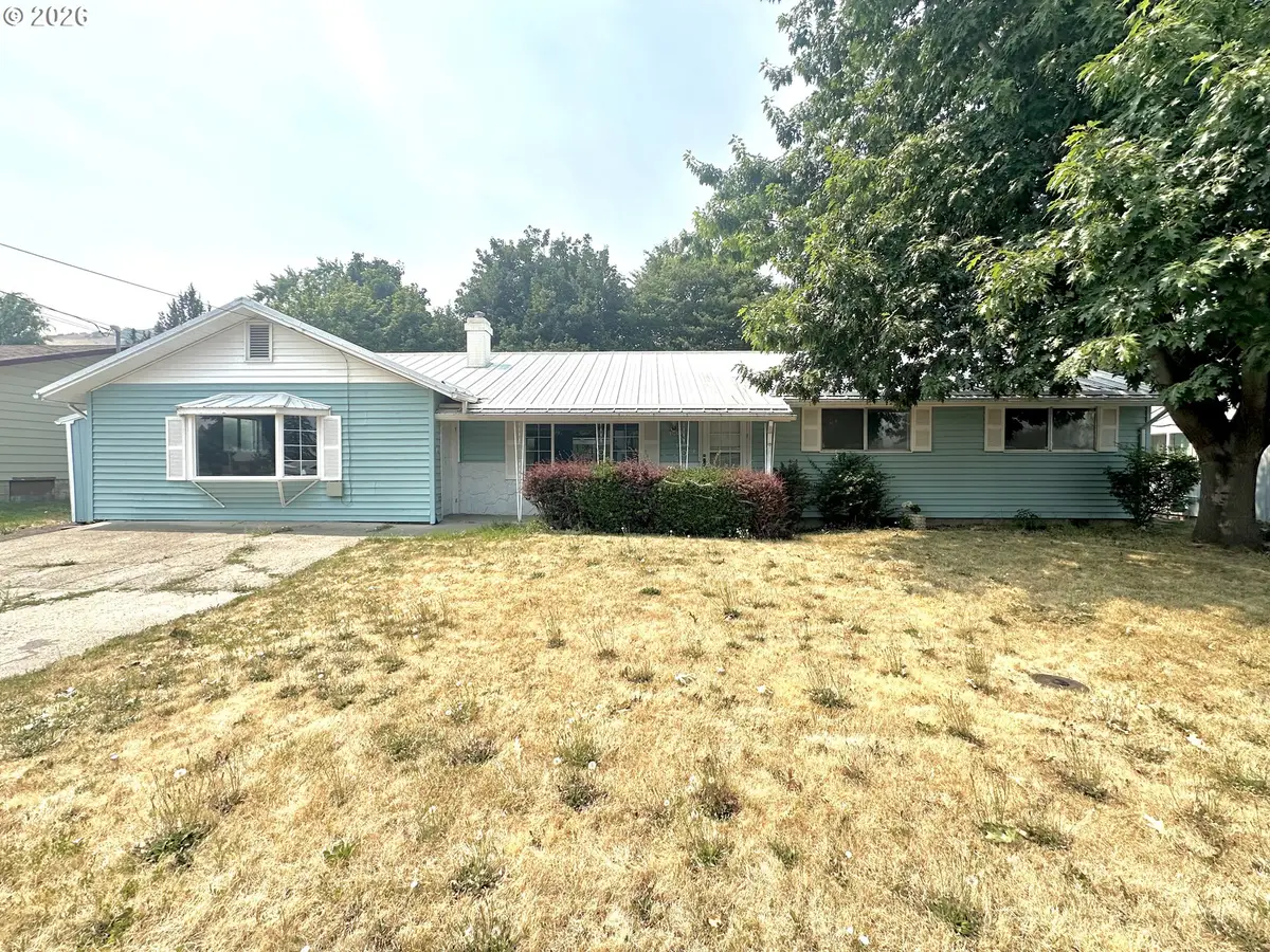 404 1st St, La Grande, OR 97850 - #1