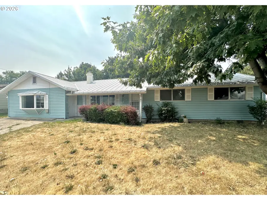 404 1st St, La Grande, OR 97850 - #2