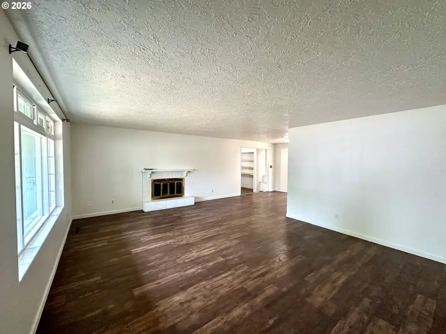 404 1st St, La Grande, OR 97850 - #3
