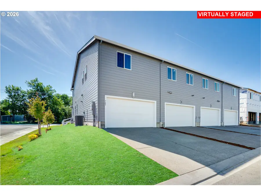 2274 Sawtelle Dr, Woodburn, OR 97071 - #2