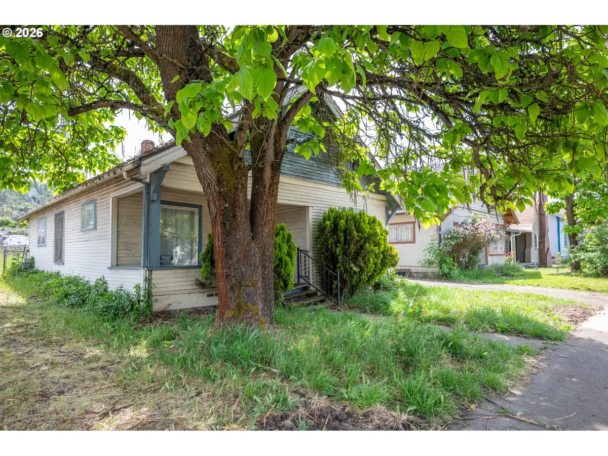 1313 SE Pine St, Roseburg, OR 97470 - #1