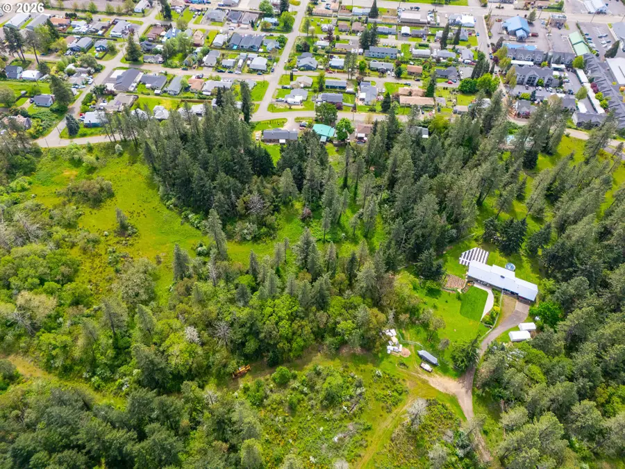 Maple Ave, Sutherlin, OR 97479 - #2
