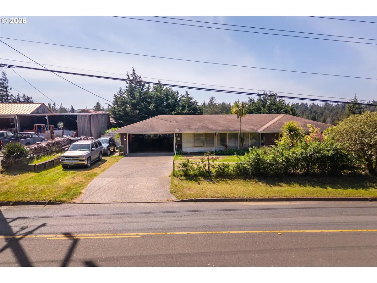 2335 Woodland Dr, Coos Bay, OR 97420 - #1