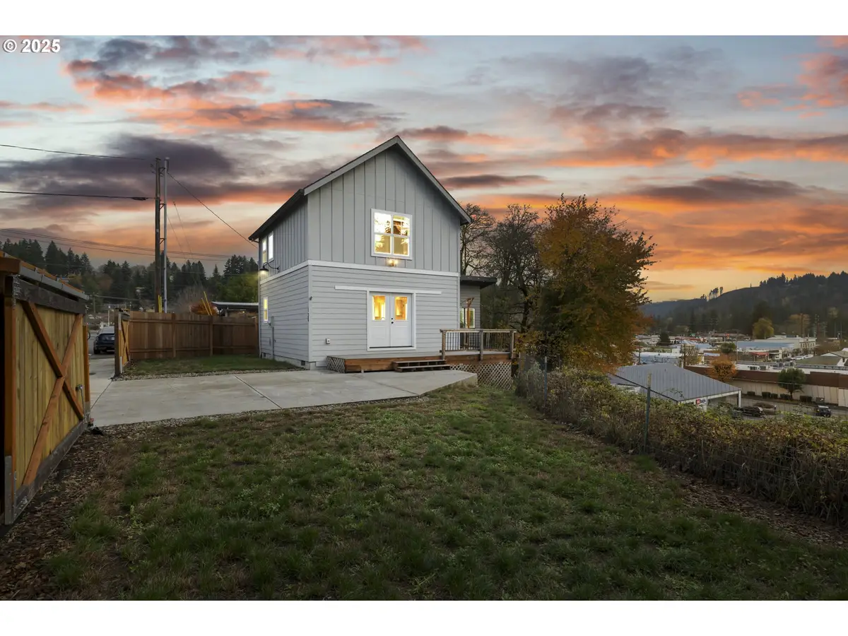 130 W 1st Ave, Estacada, OR 97023 - Image #1