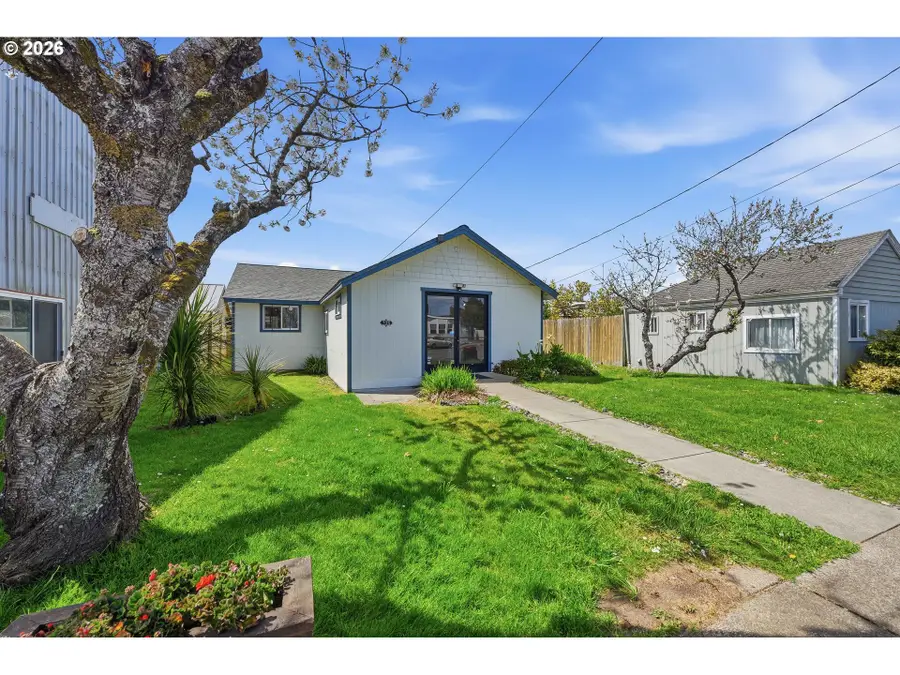 125 N 8th St, Lakeside, OR 97449 - #2