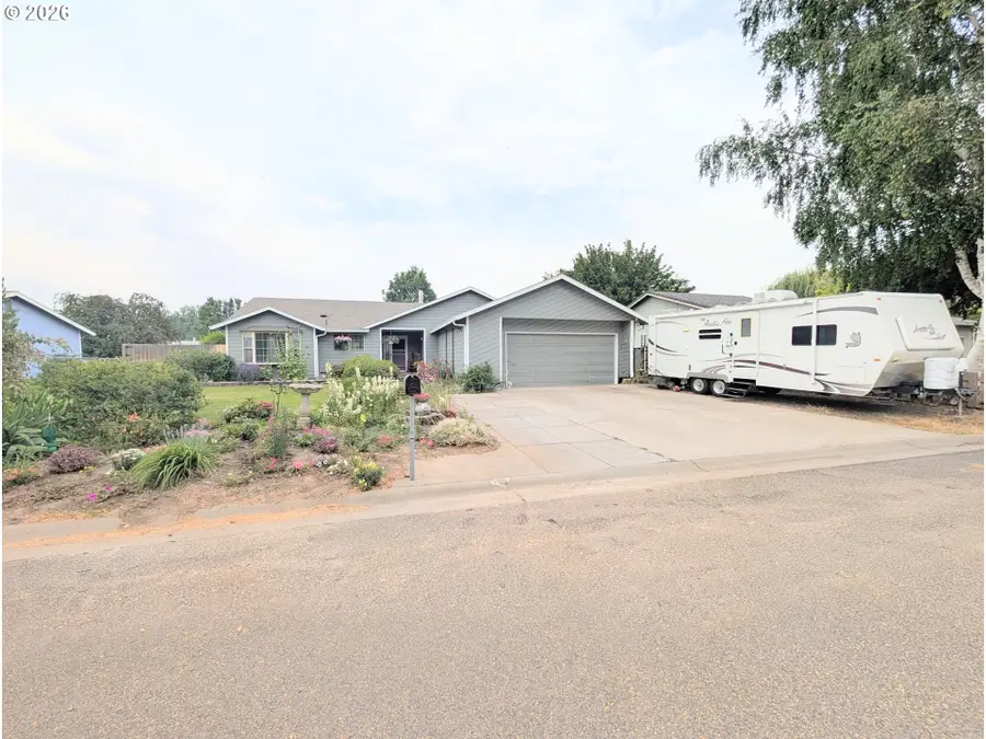 10408 S E St, Island City, OR 97850 - #3