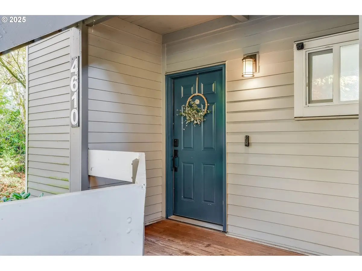4610 Lower Dr, Lake Oswego, OR 97035 - #1