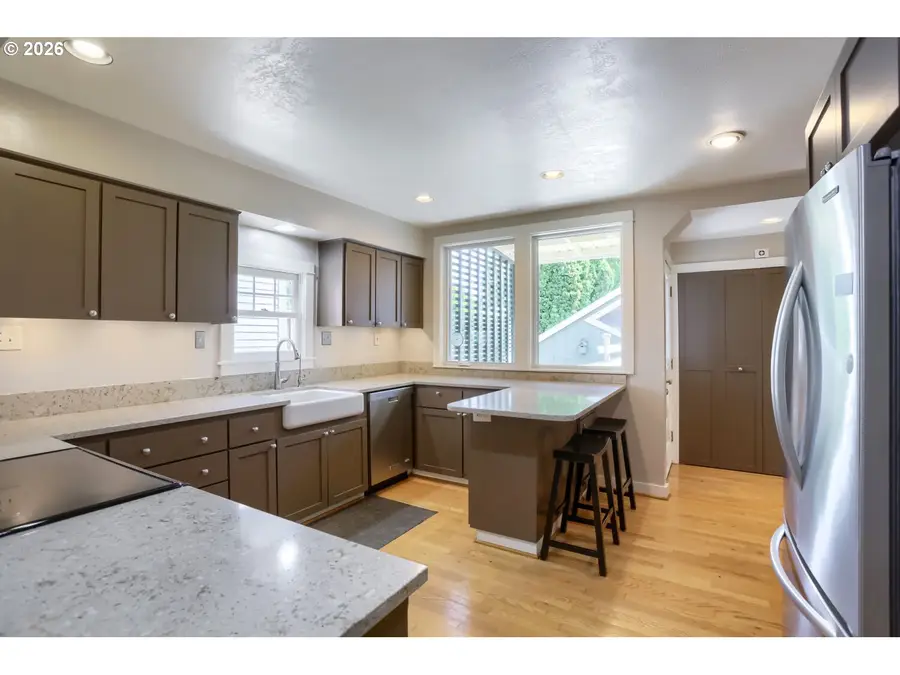 904 SE 70th Ave, Portland, OR 97215 - #3