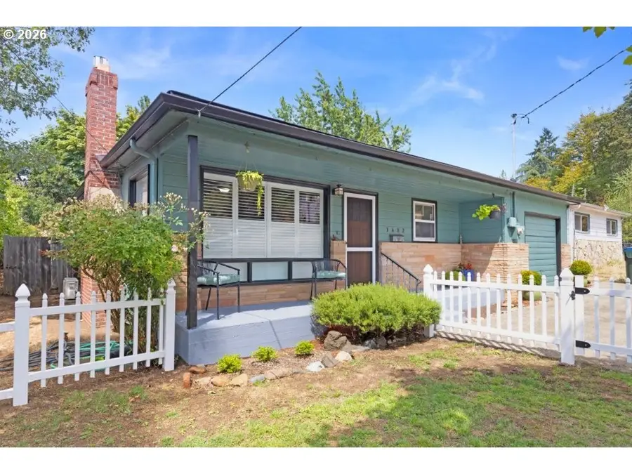 1402 SE Court Ave, Roseburg, OR 97470 - #2