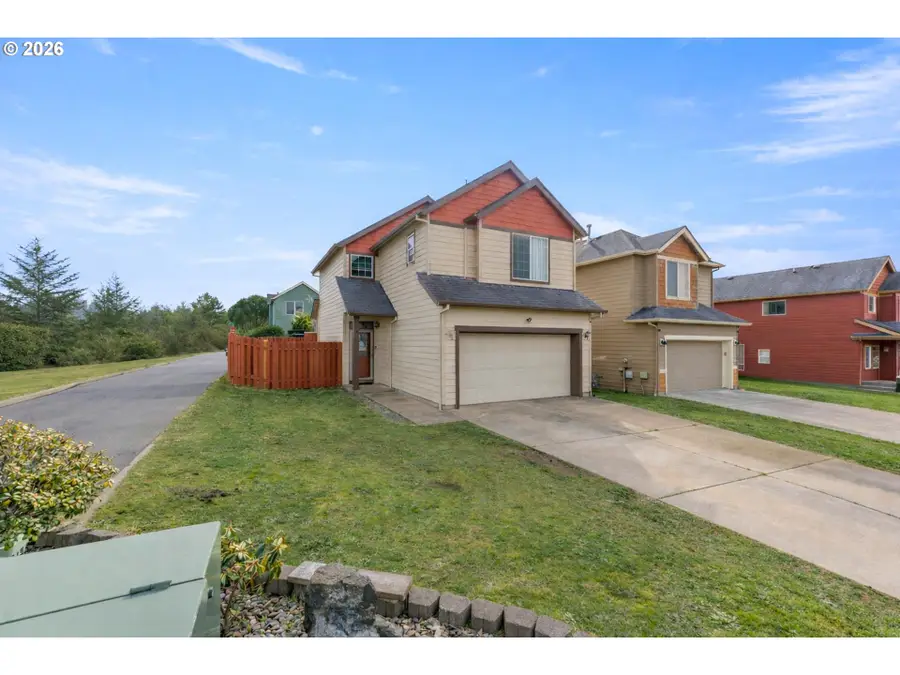 891 Kentucky Ave, Coos Bay, OR 97420 - #2