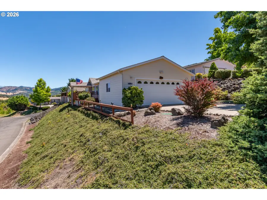 104 Angelcrest Ct, Roseburg, OR 97471 - #3