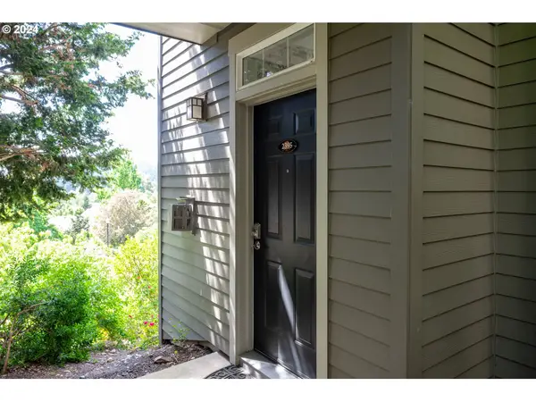 2395 Snowberry Ridge Ct, WestLinn, OR 97068