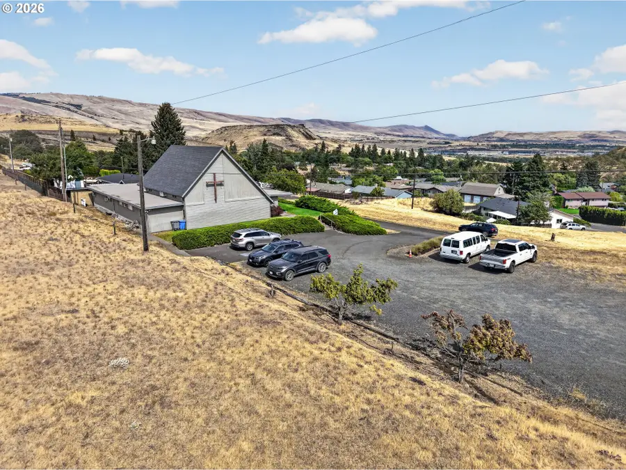 1122 Oak St, Chenoweth, OR 97058 - #3