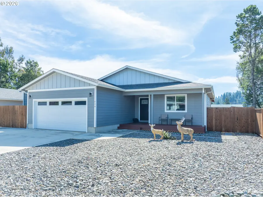 829 Jacobson Way, Lakeside, OR 97449 - #3