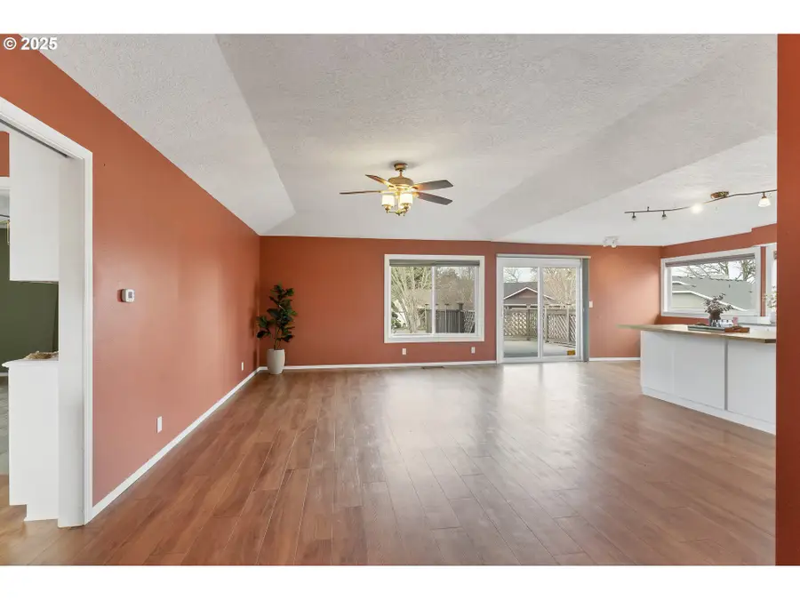 1694 Sunrise Cir Nw, Salem, OR 97304 - Image #3