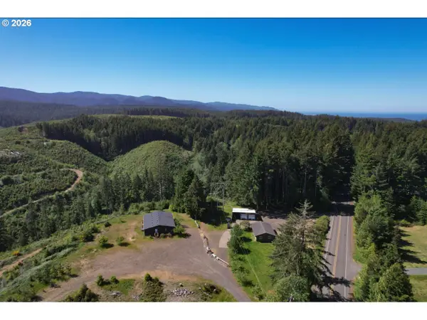 135 SW Wakonda Beach Rd, Waldport, OR 97394