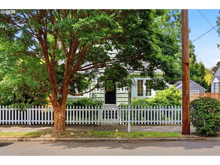 3945 SE Clinton St, Portland, OR 97202 - #3