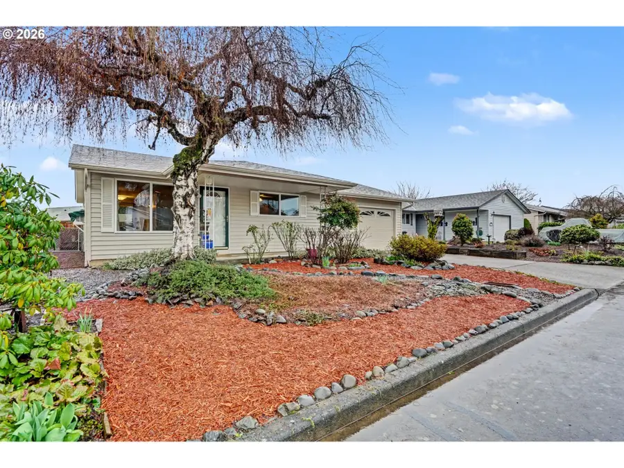 2160 Santiam Dr, Woodburn, OR 97071 - #2