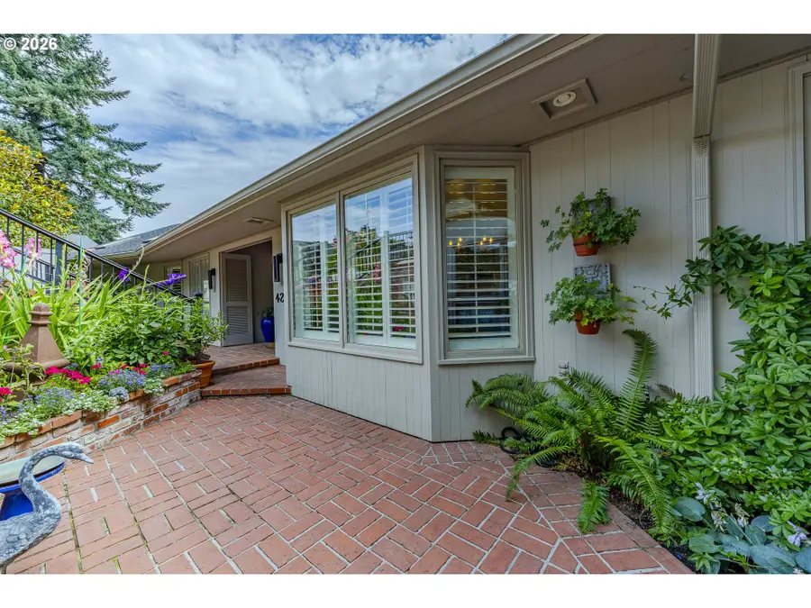 420 Spyglass Dr, Eugene, OR 97401 - #2