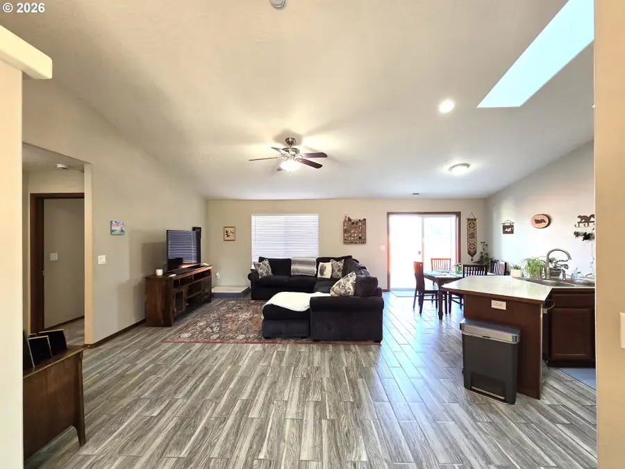 240 W Moore Ave, Hermiston, OR 97838 - #2