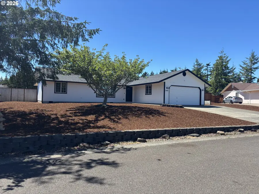 1445 Yew St, Florence, OR 97439 - #3