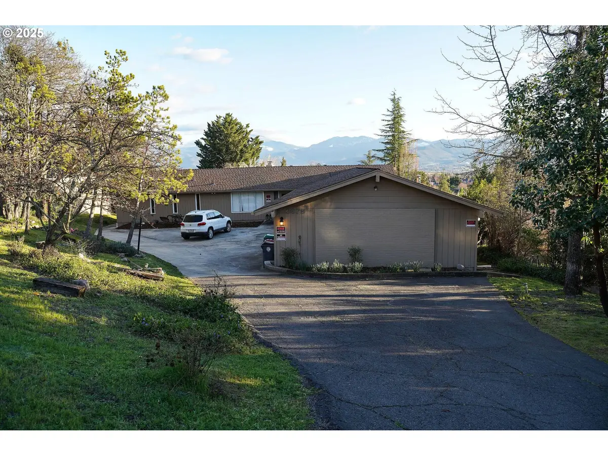 3676 Princeton Way, Medford, OR 97504 - Image #1