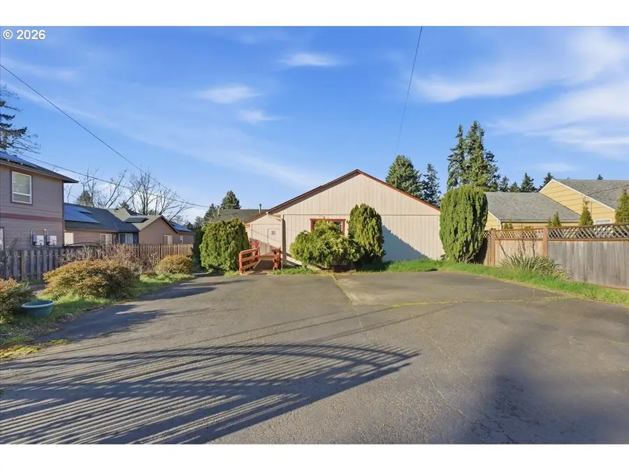 833 SE 151st Ave, Portland, OR 97233 - Image #2