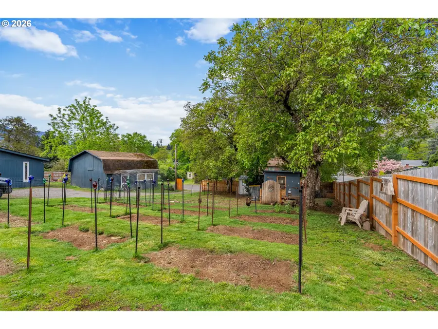 11 Second St, Carson, WA 98610 - #3