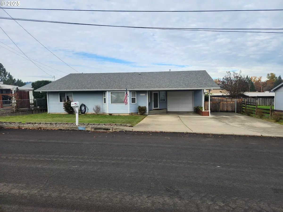 1880 Linnell Ave, Roseburg, OR 97471 - Image #1