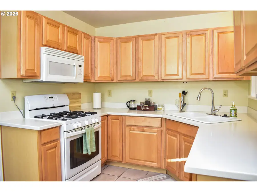 904 N Keene Way Dr, Medford, OR 97504 - #3