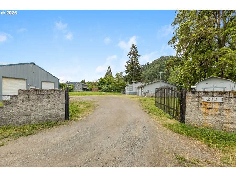 212 Dyke Rd, Dillard, OR 97432 - #2