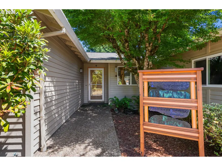1935 Hillhouse Dr, West Linn, OR 97068 - #3