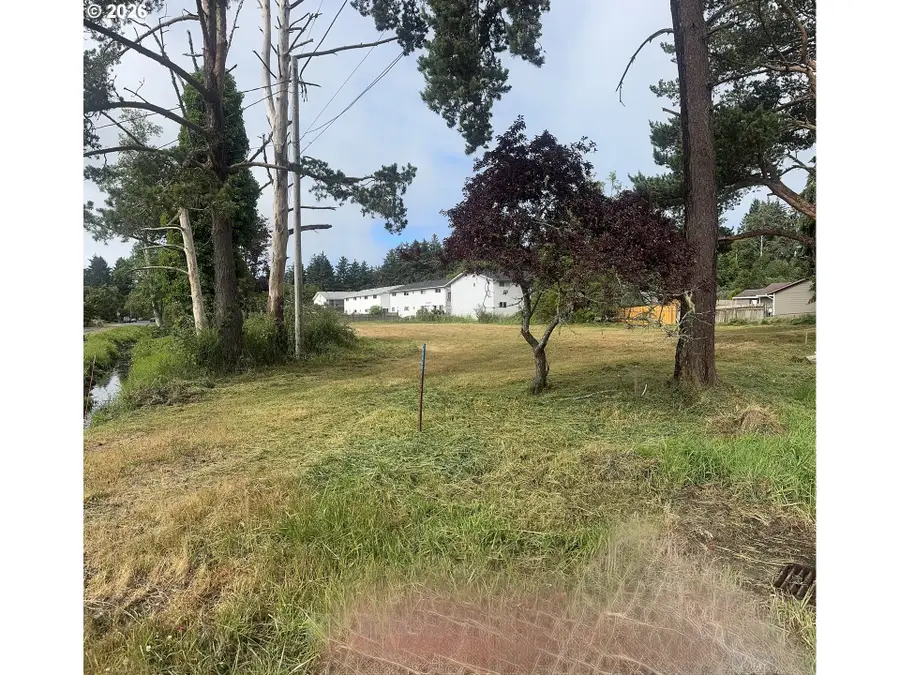 135 SW 1st St, Warrenton, OR 97146 - #2