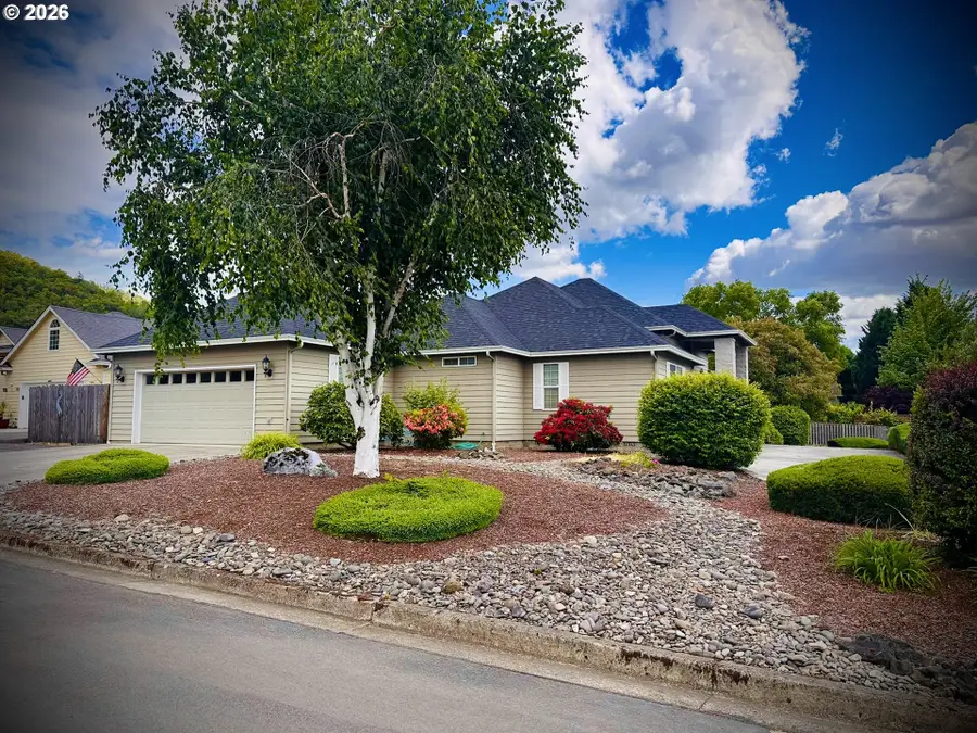 147 Wingfoot Ct, Winchester, OR 97495 - #3