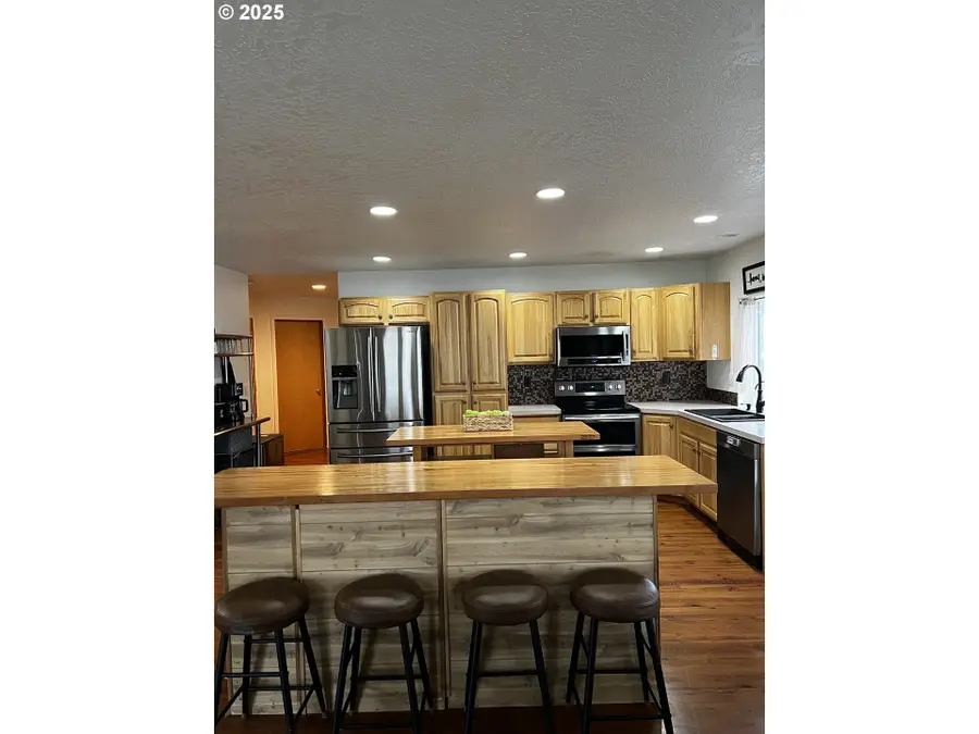 863 W Hartley Ave, Hermiston, OR 97838 - Image #2