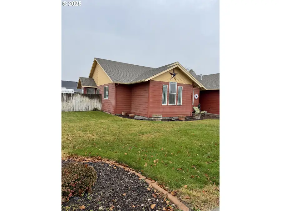 863 W Hartley Ave, Hermiston, OR 97838 - Image #3
