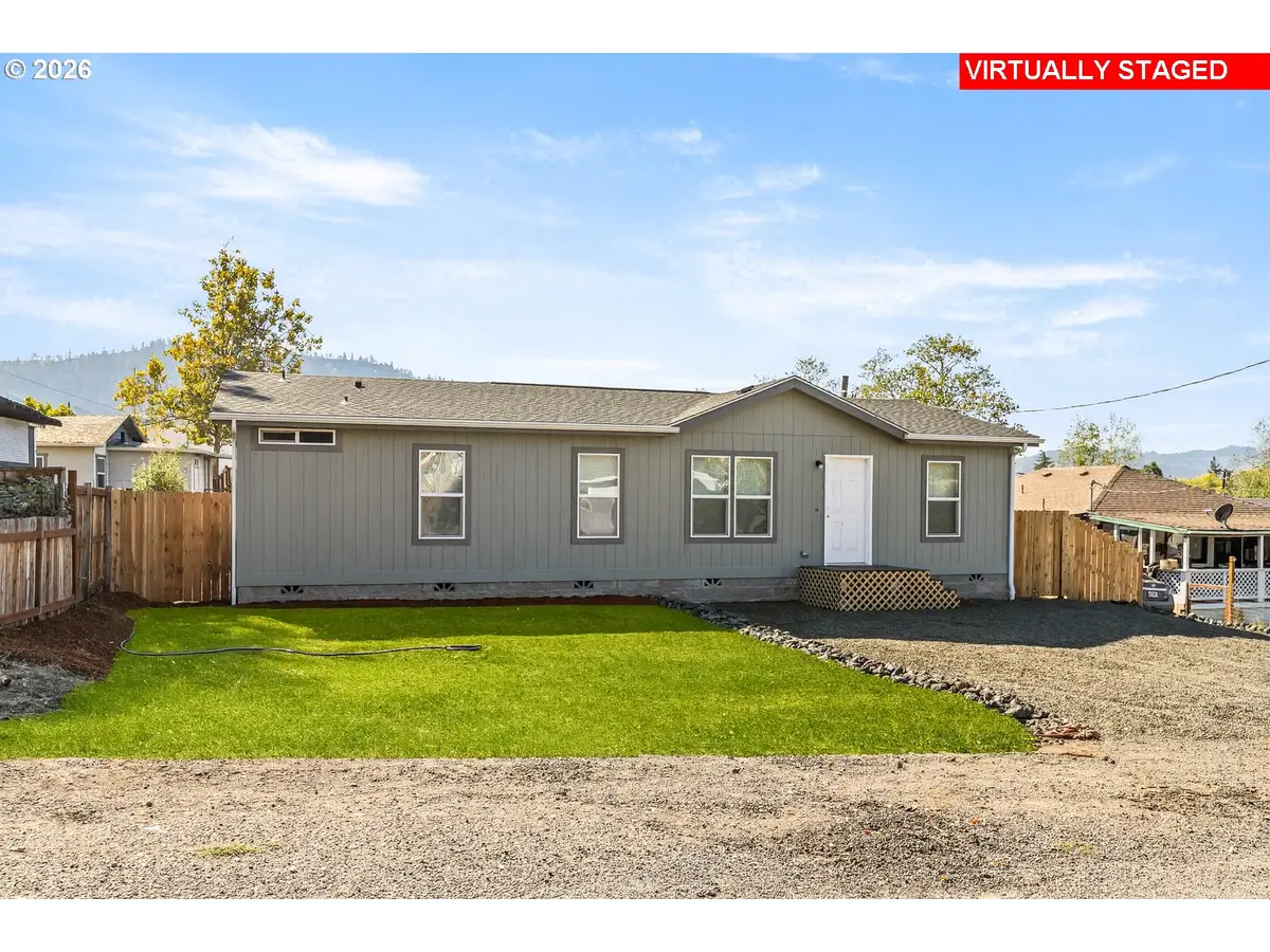 271 SE Robinson St, Winston, OR 97496 - #1