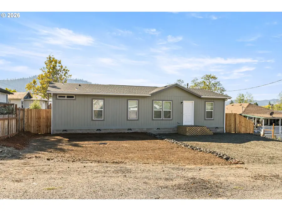 271 SE Robinson St, Winston, OR 97496 - #3