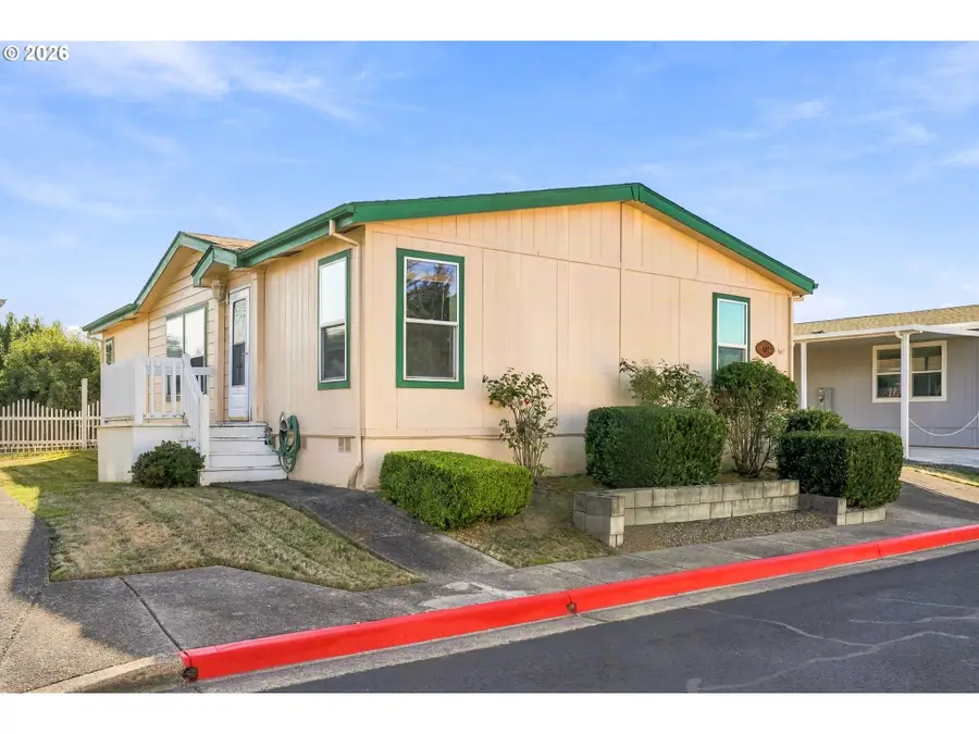 1000 S Mckern Ct, Newberg, OR 97132 - #3