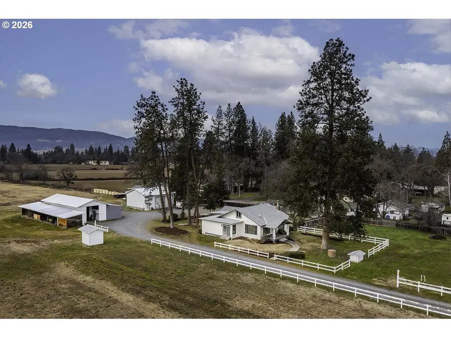 408 Oak Grove Rd, Medford, OR 97501 - #2