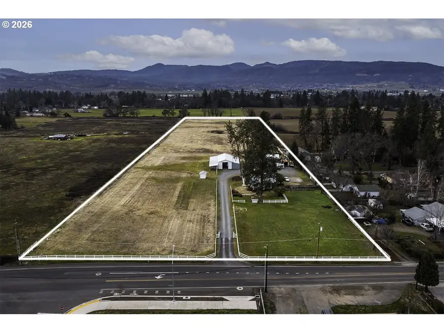 408 Oak Grove Rd, Medford, OR 97501 - #3