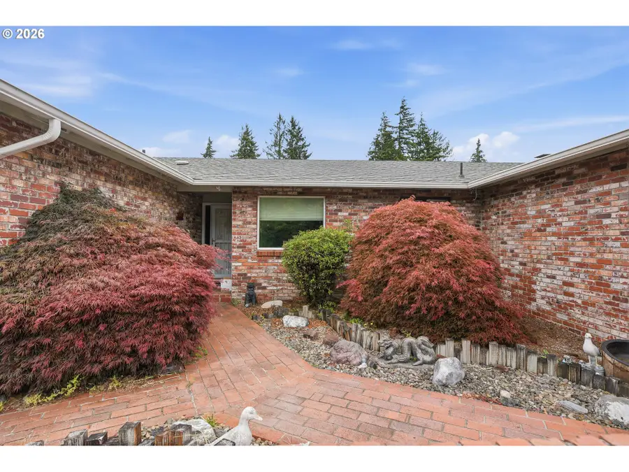 1624 Applewood Dr, Coos Bay, OR 97420 - #3