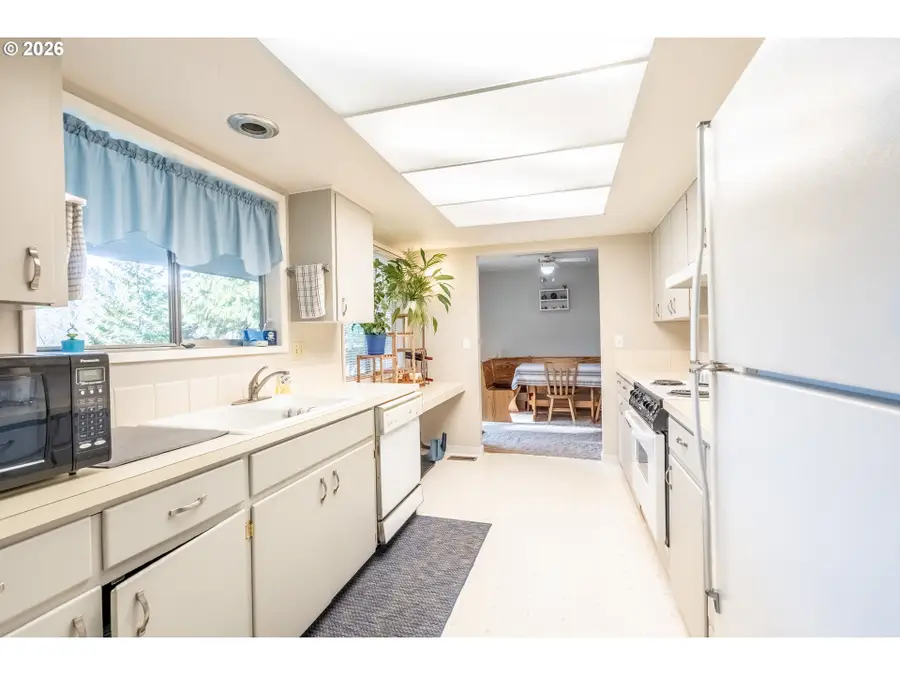 10480 SW Meadow St, Tigard, OR 97223 - #3